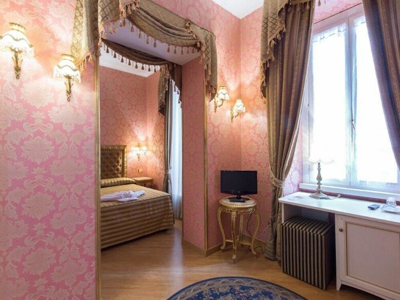 Domus Colosseo Hotel