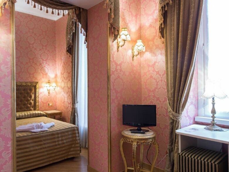 Domus Colosseo Hotel