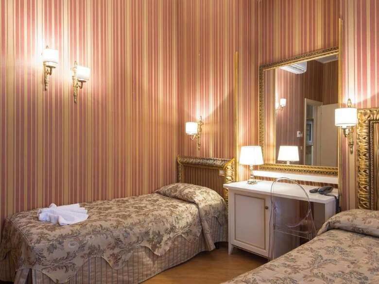 Domus Colosseo Hotel