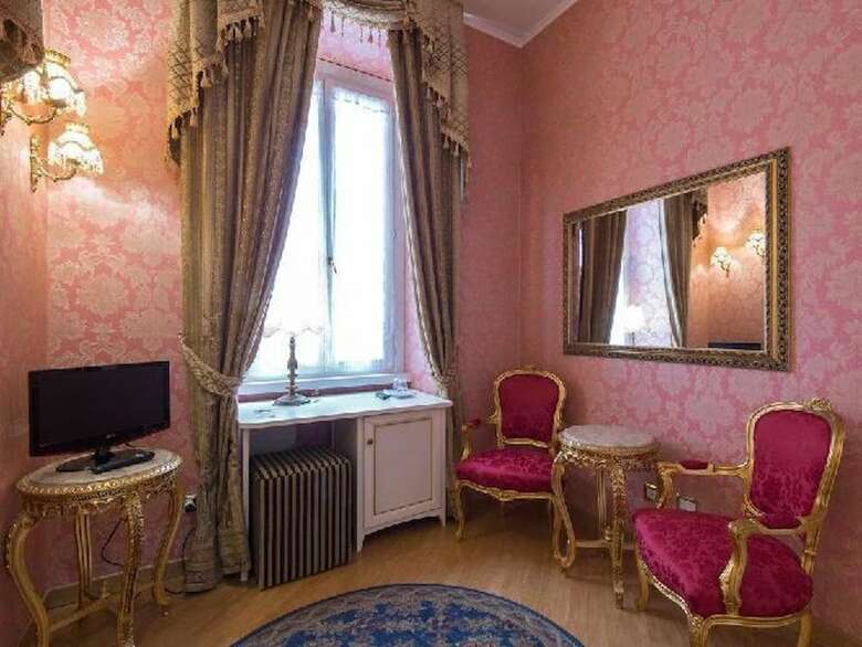 Domus Colosseo Hotel