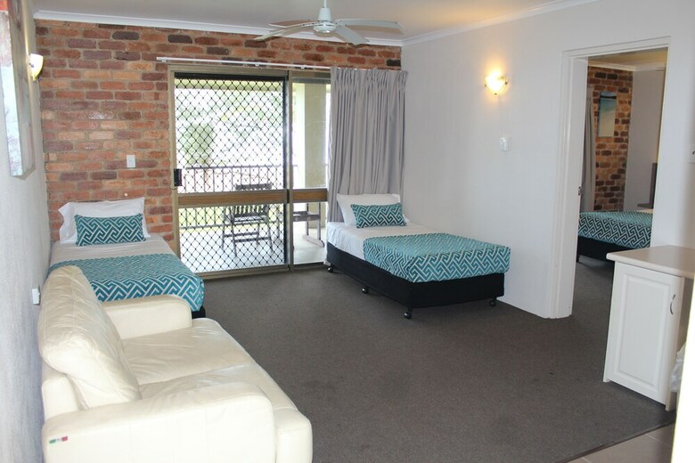 Sarina Beach Motel
