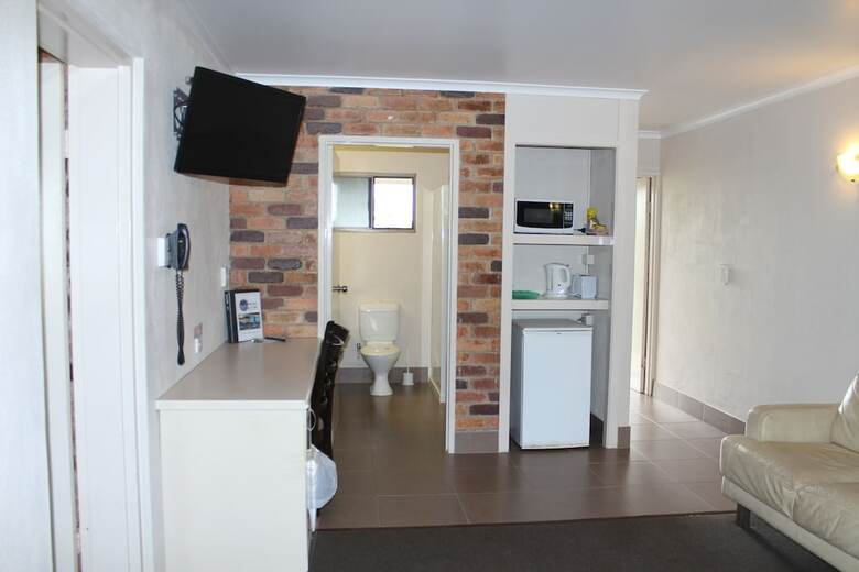 Sarina Beach Motel