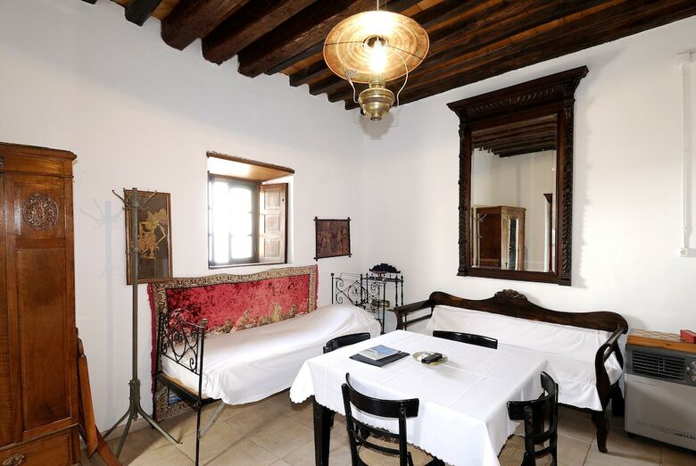 Apartamentos Kastro Milos