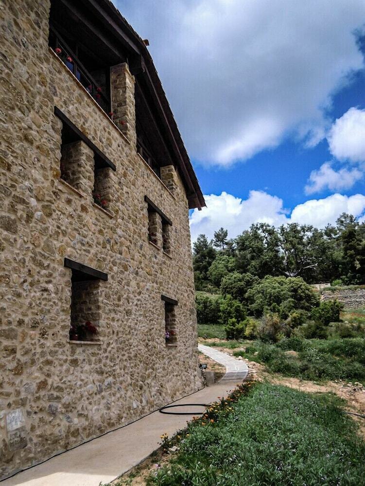 Agroturismo Masia De La Serra De La Cogulla