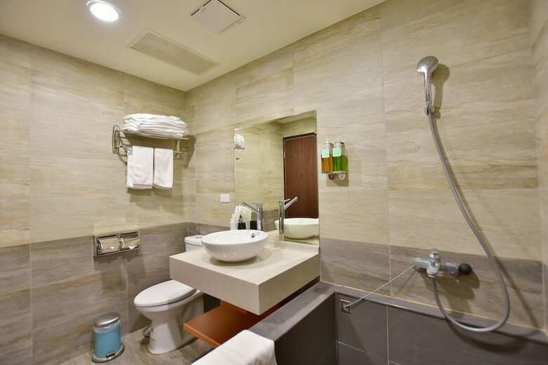 Ruocing Hot Spring Hotel