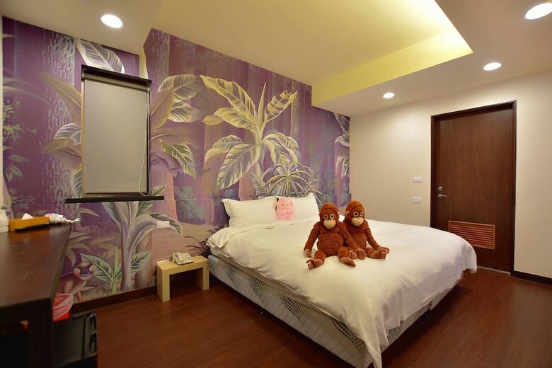 Ruocing Hot Spring Hotel