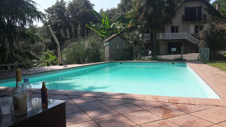 Hotel En Plein Coeur de La For�t