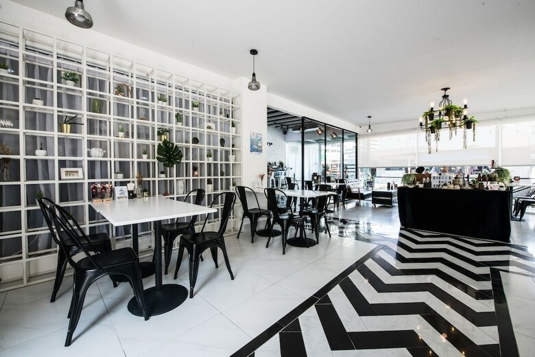 Hotel Oyo 371 Sea Breeze Residence