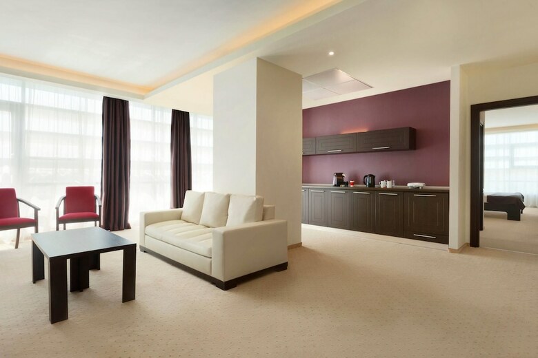 Hotel Ramada By Wyndham Constanta