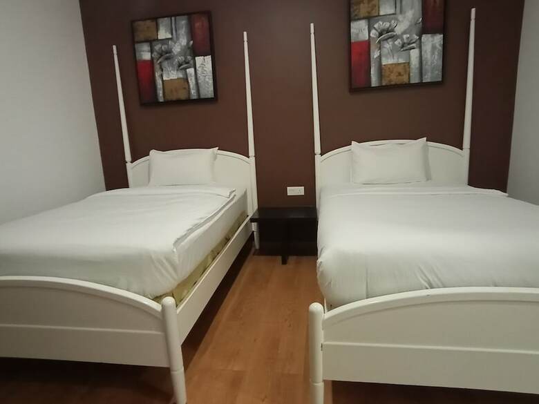 Oyo 89915 East Mount Hotel