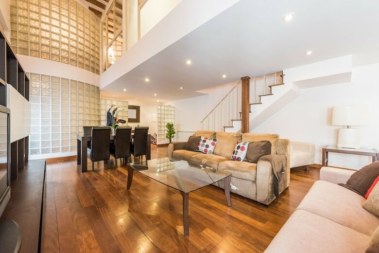 Apartamentos Duplex 2 Dormitorios En Malasa�a