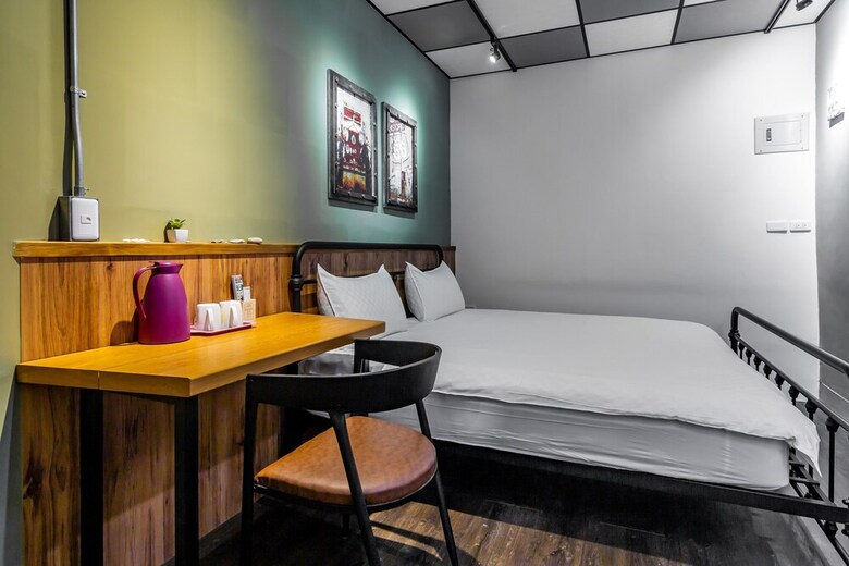 Hotel Flower Young