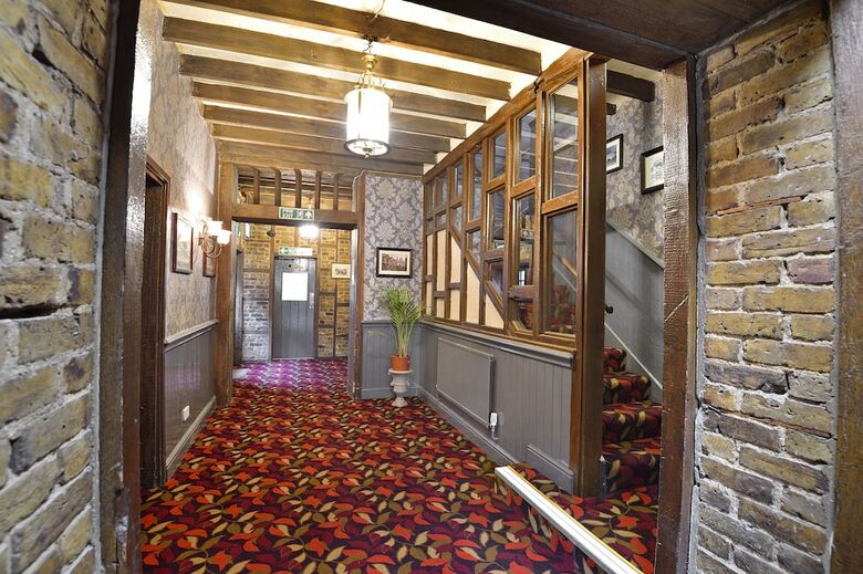 Posada The Royal Victoria & Bull Hotel