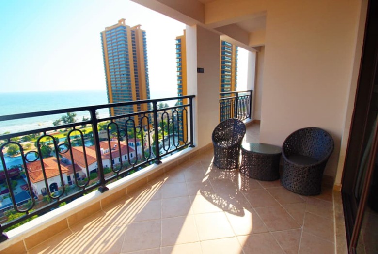 Twin Moon Bay Wehouse Hotel