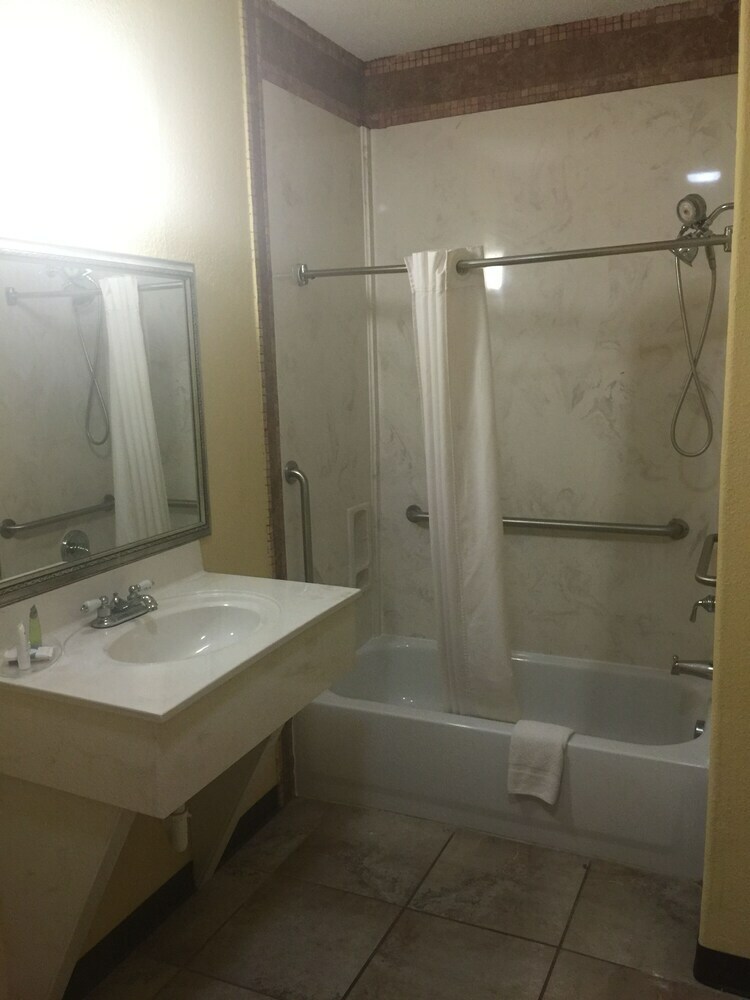 Hotel Ameriksuites Laredo Behind Mall Del Norte