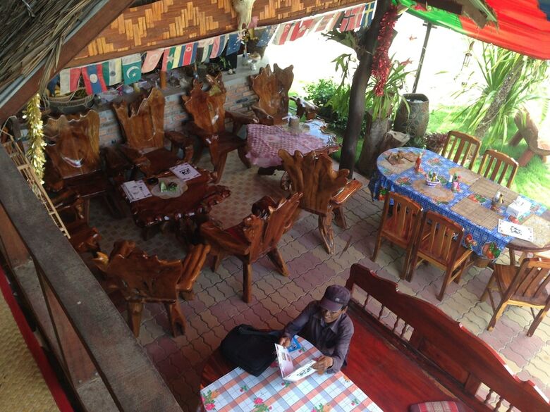 Hotel The Lazy Bar And Guesthouse