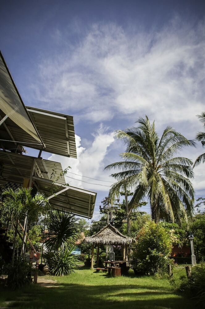 Hotel The Lazy Bar And Guesthouse