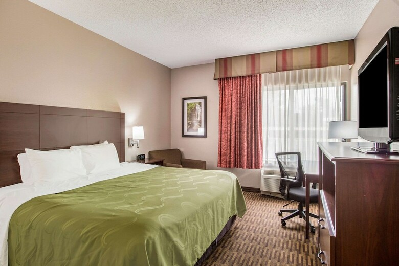 Hotel Quality Inn & Suites Lawrence - University Area