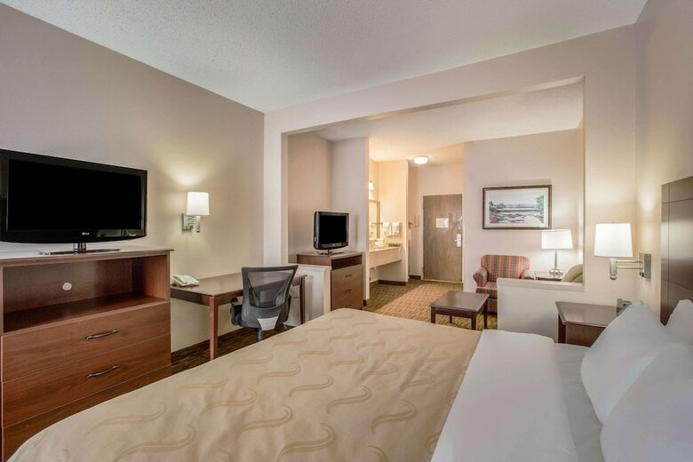 Hotel Quality Inn & Suites Lawrence - University Area