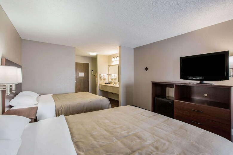 Hotel Quality Inn & Suites Lawrence - University Area
