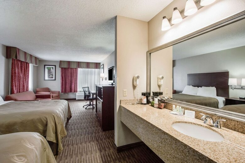 Hotel Quality Inn & Suites Lawrence - University Area