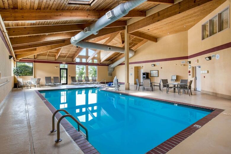 Hotel Quality Inn & Suites Lawrence - University Area