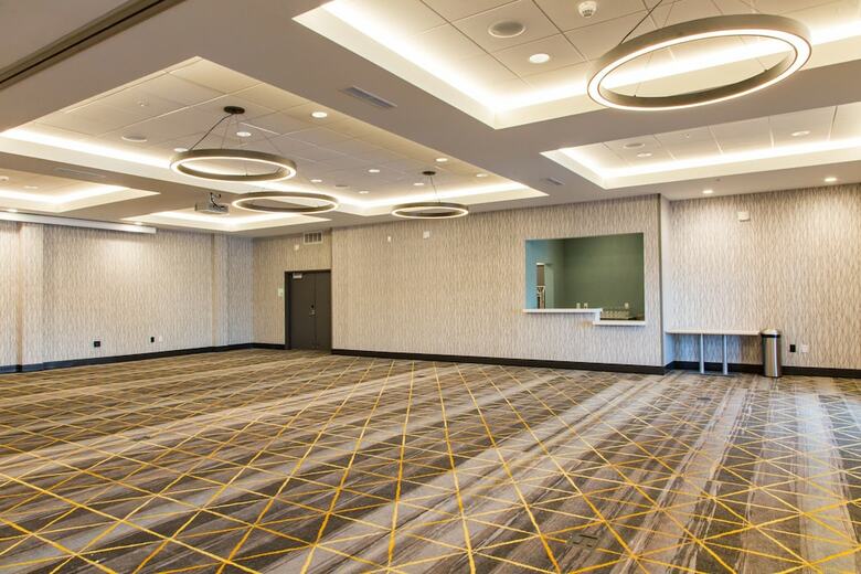 Holiday Inn Hotels And Suites Mount Pleasant