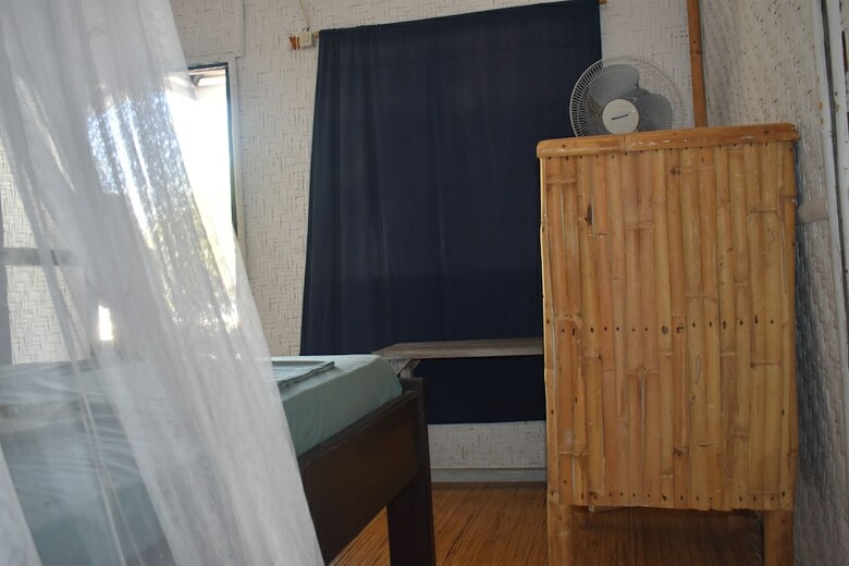 Hostal Kanawa Beach Resort