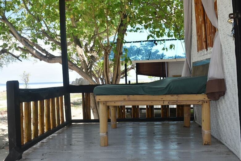 Hostal Kanawa Beach Resort