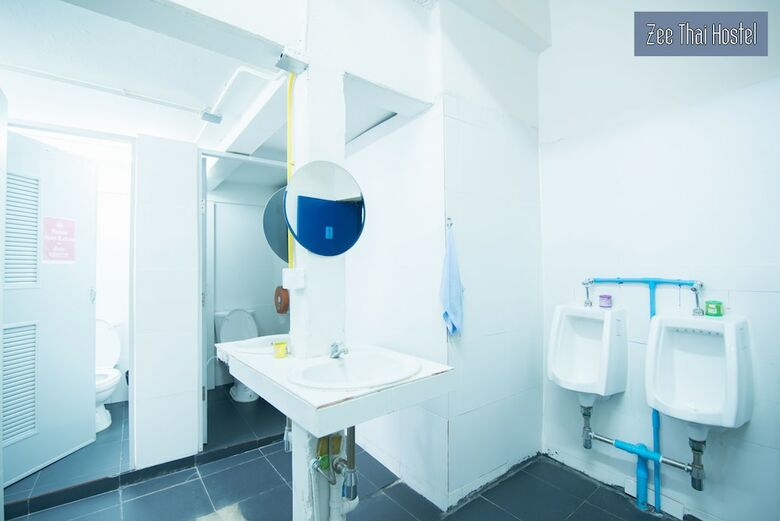 Hostal Zee Thai Hostel
