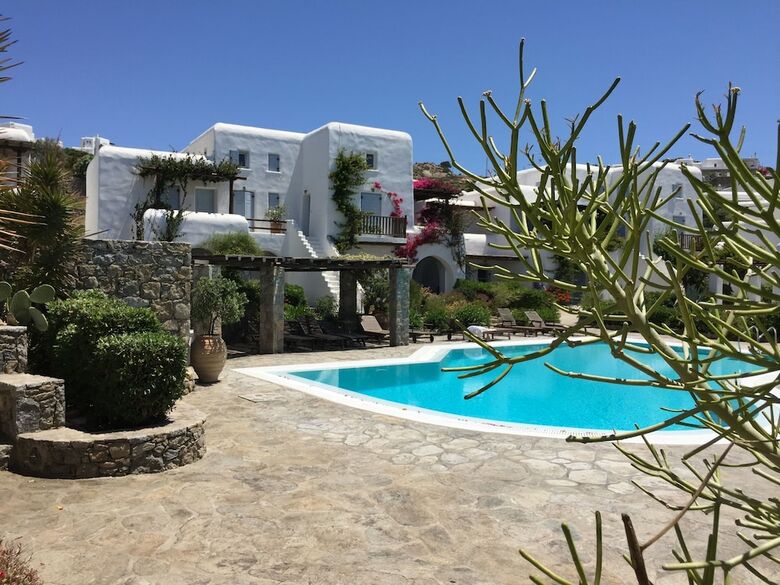 Apartamentos Ornos Suites