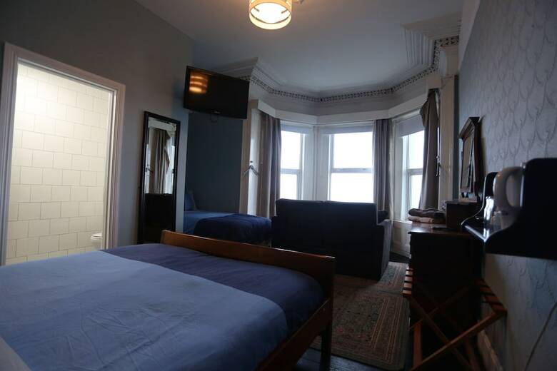 Hotel Rolling Wave Guesthouse