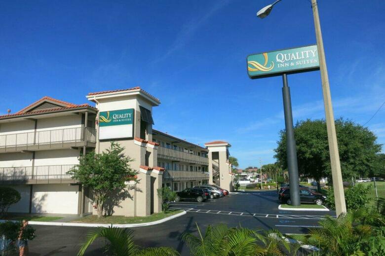 Hotel Quality Inn & Suites By The Parks