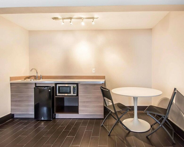 Hotel Quality Inn & Suites By The Parks