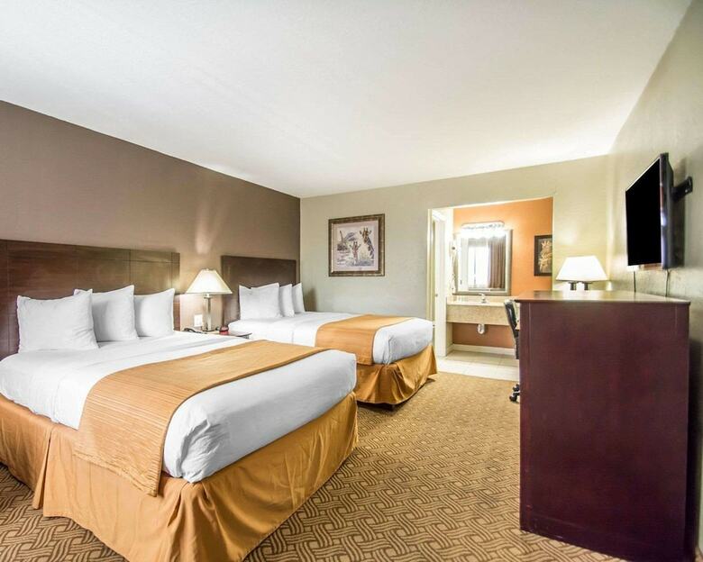 Hotel Quality Inn & Suites By The Parks