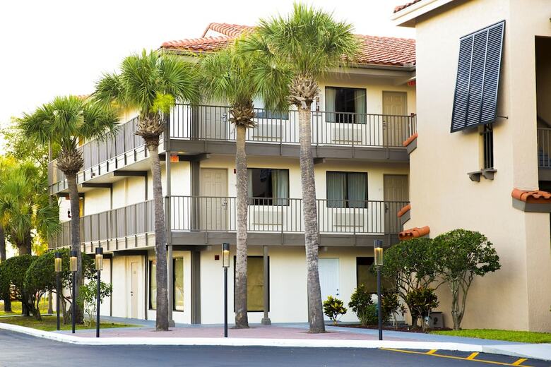 Hotel Quality Inn & Suites By The Parks