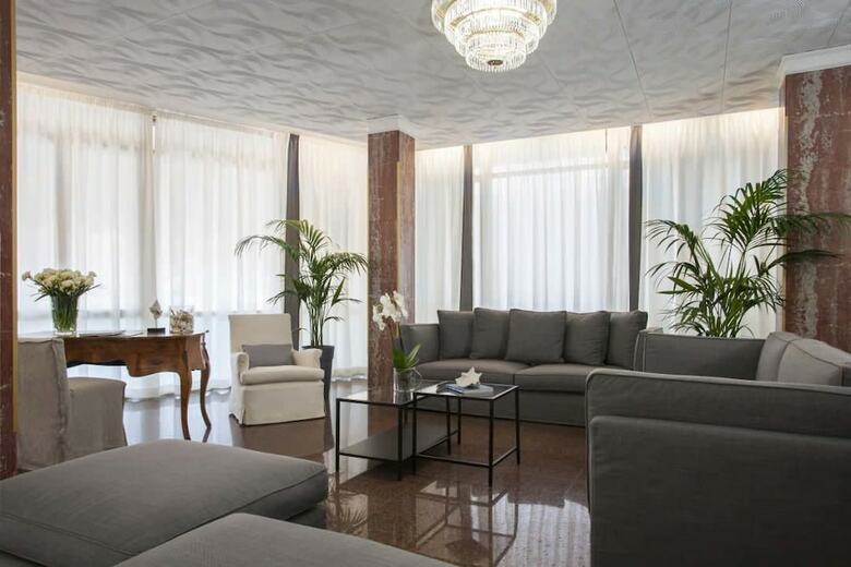 Hotel Imperial Palace