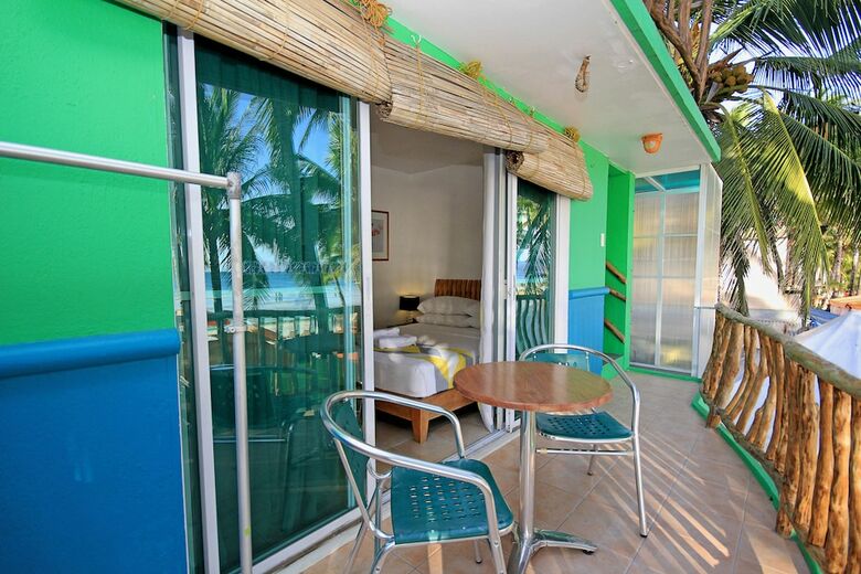 Hotel Bluewaves Beach House