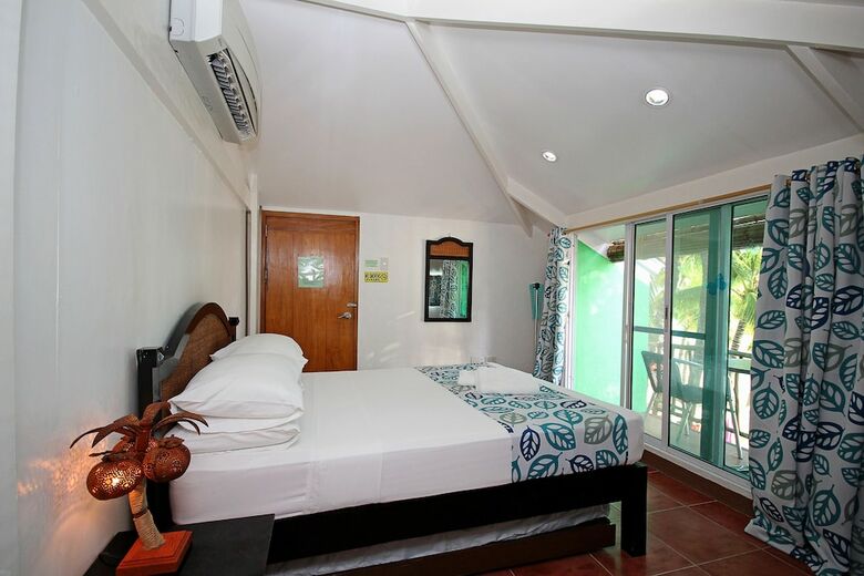 Hotel Bluewaves Beach House