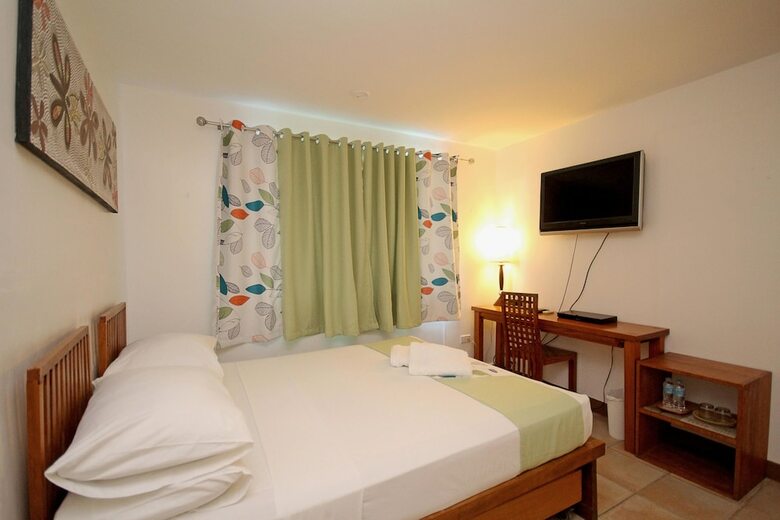 Hotel Bluewaves Beach House