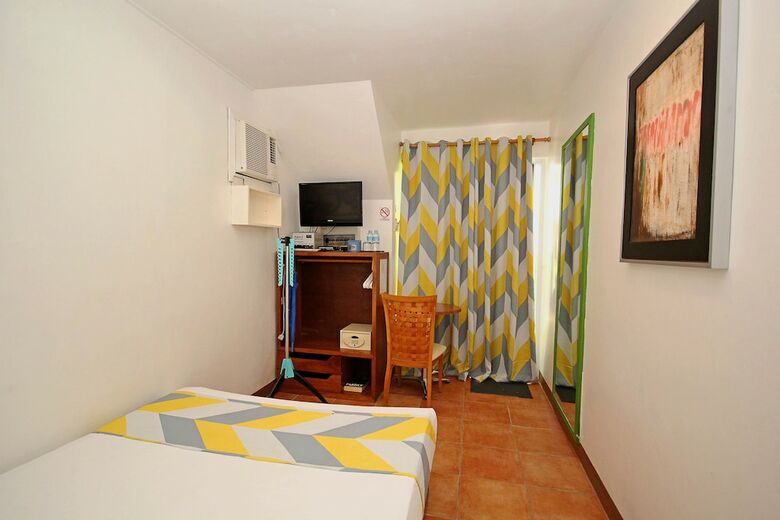 Hotel Bluewaves Beach House