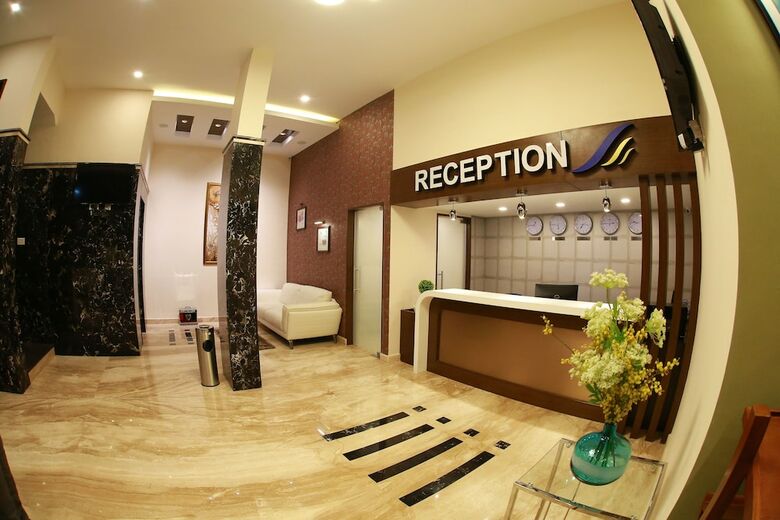 Breeze Suites Transit Hotel