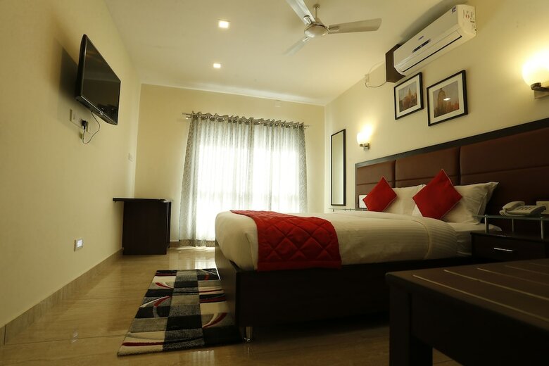 Breeze Suites Transit Hotel