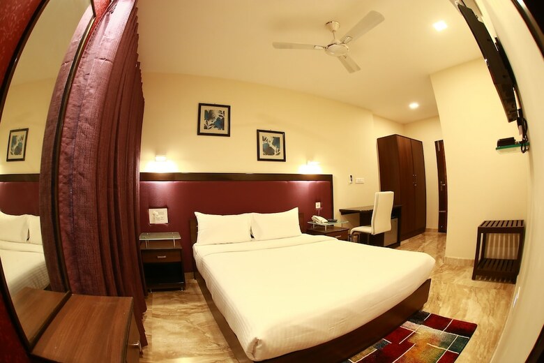 Breeze Suites Transit Hotel