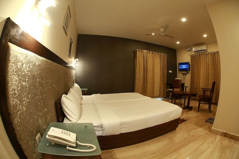 Breeze Suites Transit Hotel