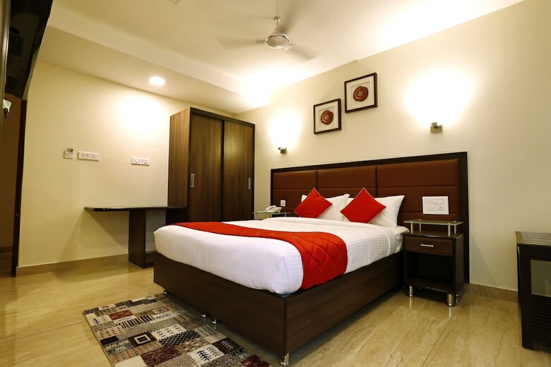 Breeze Suites Transit Hotel
