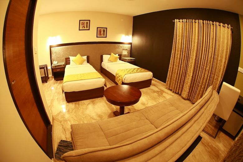 Breeze Suites Transit Hotel