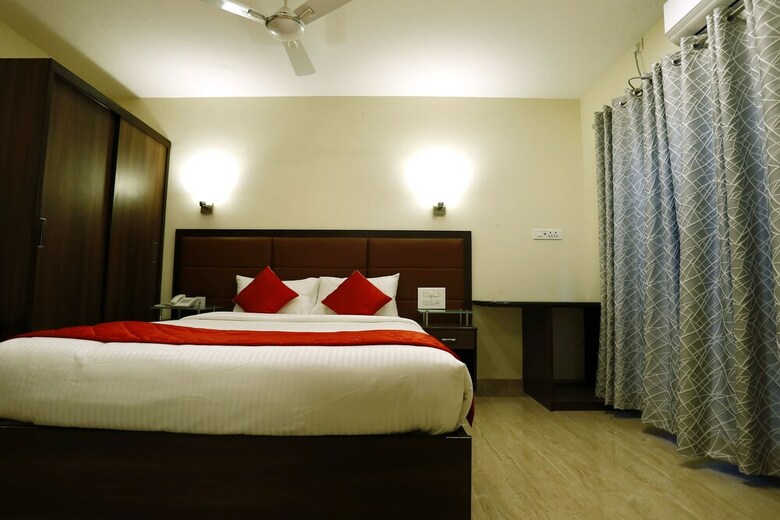 Breeze Suites Transit Hotel
