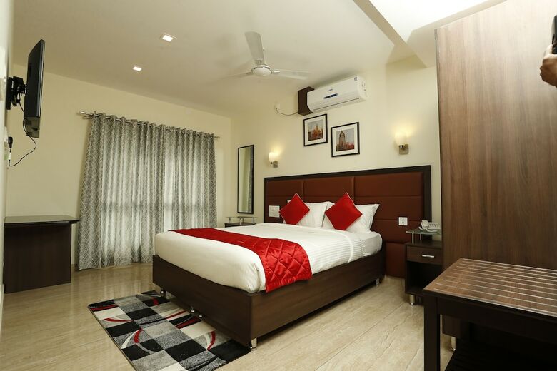 Breeze Suites Transit Hotel