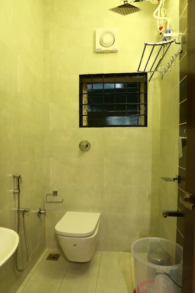 Breeze Suites Transit Hotel